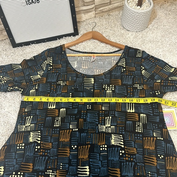 Lularoe pattern Perfect Tee. - Picture 6 of 12